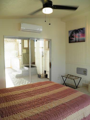 6 &14 Equipped Beach House Seaside Hotel
