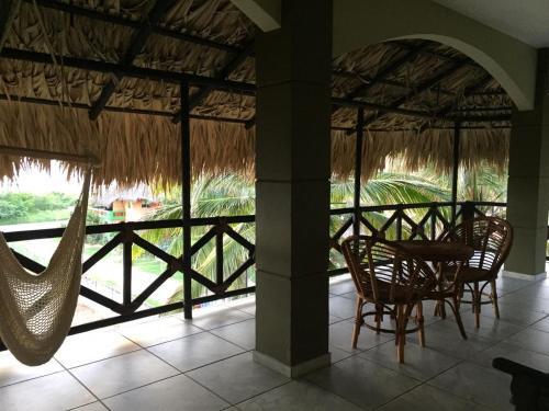 Hostal Beach Front Guesthouse
