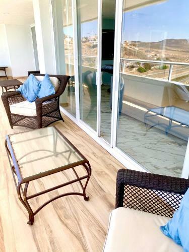 Apartamento New Modern Rosarito Beach Front Condo