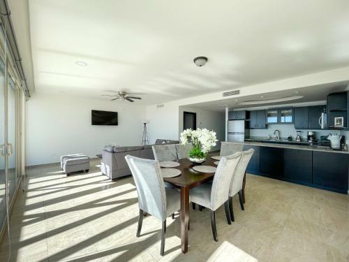 Apartamento Stylish Luxe Condo With Ocean View And Pools