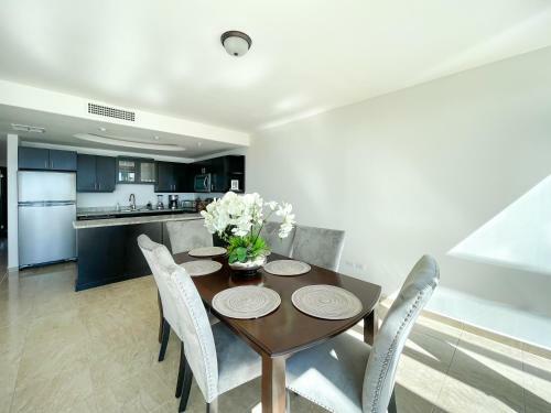 Apartamento Stylish Luxe Condo With Ocean View And Pools