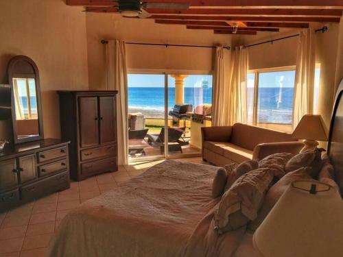 Gorgeous Beachfront Villa Rocky Point, Sandy Beach