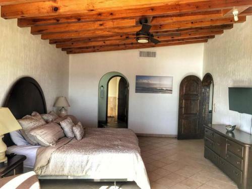 Gorgeous Beachfront Villa Rocky Point, Sandy Beach