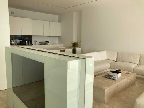 Sublime Oceanfront Viceroy 2bd Condo