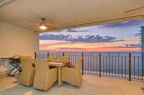 Apartamento Grand Venetian Beachfront Condos