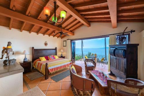 Beautiful Oceanfront Villa - Amapas Beach