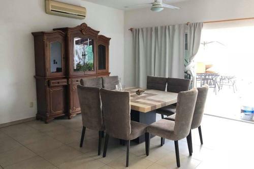 Big House Heated Pool Fully Equiped Great Location