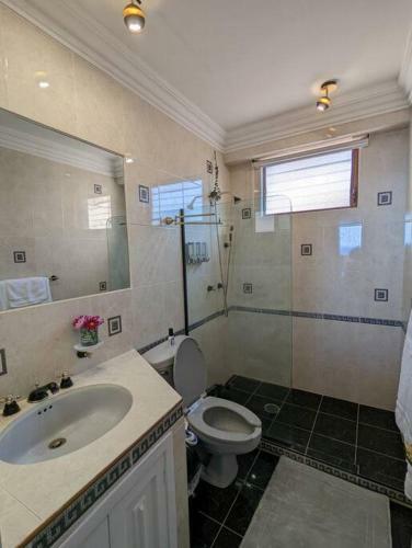Apartamento 2 Bed/2 Bath Condo W/stunning Ocean Views & Pool