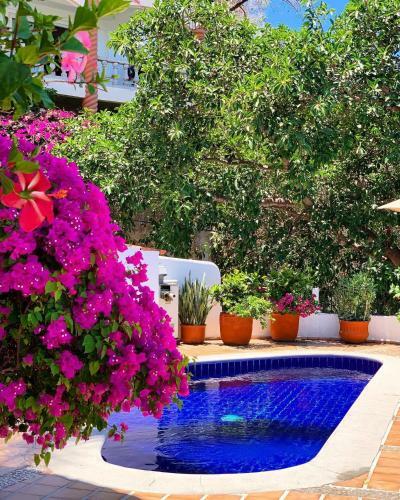 Elegant Small Hillside Villa With Ocean Views
