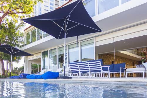 Award Wining Villa With Private Pool, Beach And Staff