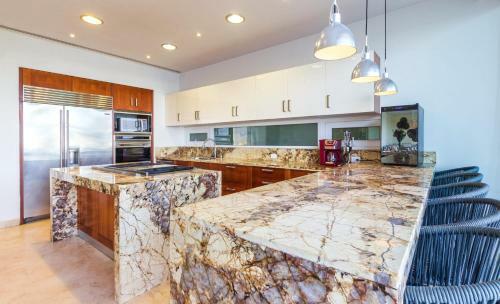 Award Wining Villa With Private Pool, Beach And Staff