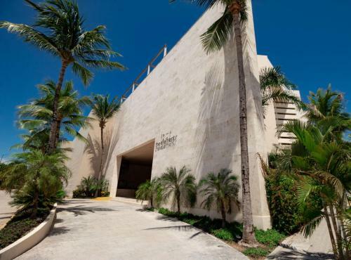 Embassy Penthouse Beachfront At The Elements By Bric