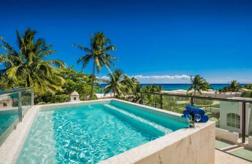 Luxury Villa Steps To The Beach