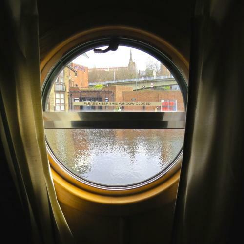Houseboat Hotels