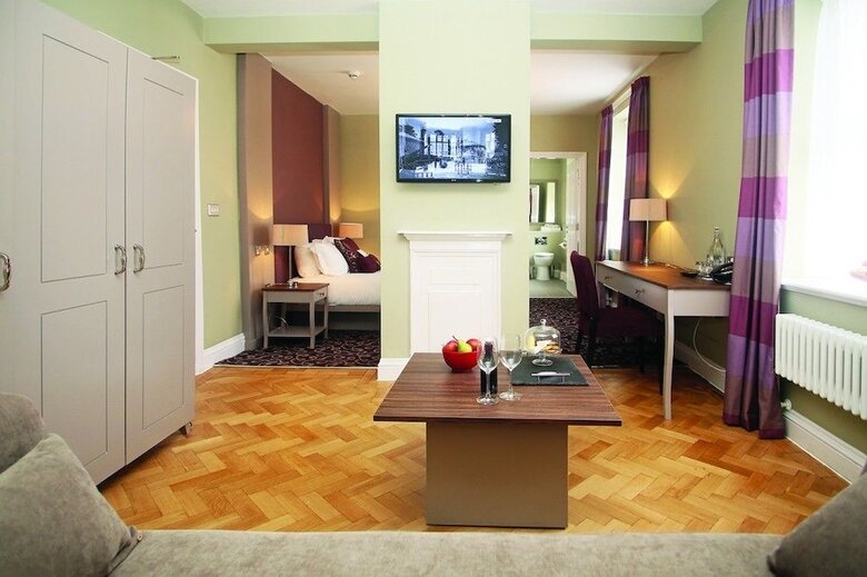 Hotel Halifax Hall