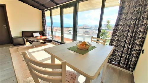 Sunny Days - Park Apartment