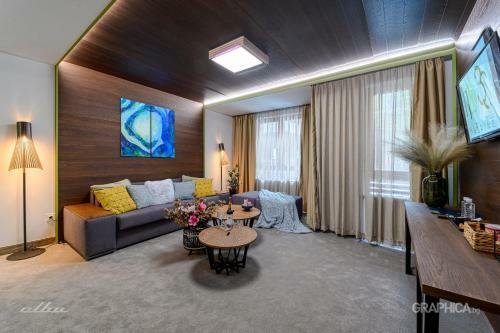 103 Alpine Hotel