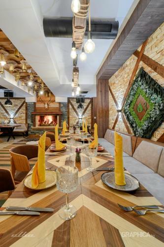 103 Alpine Hotel