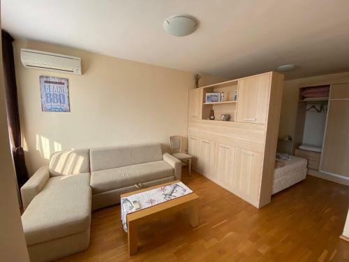 Happy Home Apartment