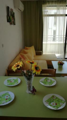 Green Life Yellow Apartment