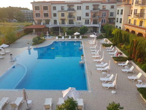 Apartment With Own Yard In Lily Beach Resort