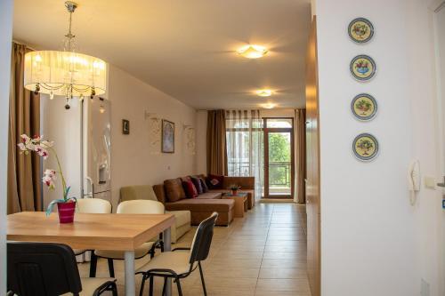 Green Life ~ Apartment In A Luxurious Resort