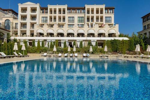 Green Life Beach Resort Apartment