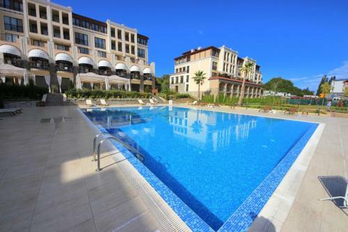 Green Life Beach Resort Apartment