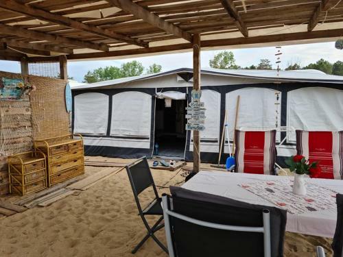Ultimate Caravan Experience - 1st Line Gradina