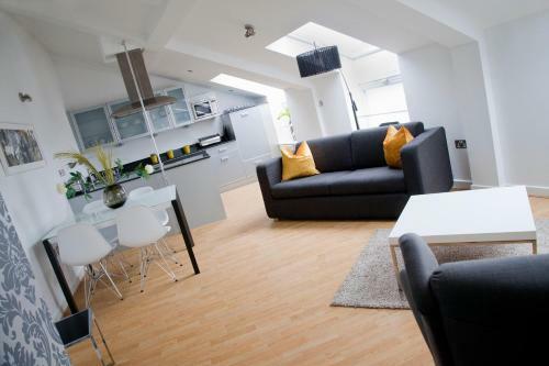 Nightspace: Regent House Apartments