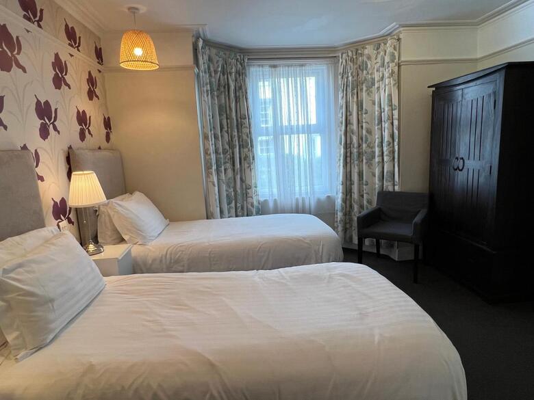 Hostal Newton House Guesthouse