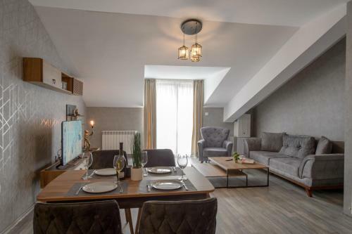Luxury 2-bedroom Apartment By Studenets Center