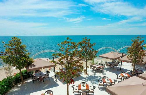 Luxurious And Panoramic Apartment At The Beach In La Mer Complex