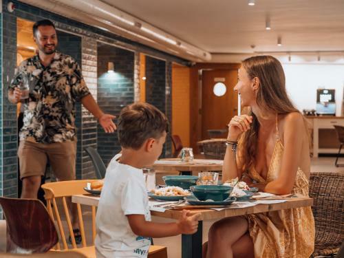 Ibis Styles Golden Sands Roomer Hotel