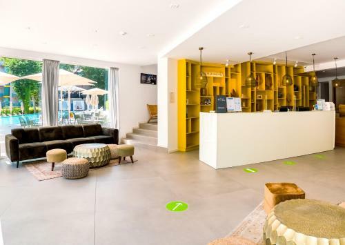 Ibis Styles Golden Sands Roomer Hotel