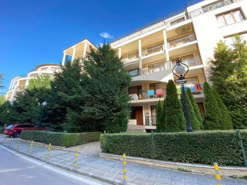 Two Bedroom Apartment 5 Minutes From The Beach