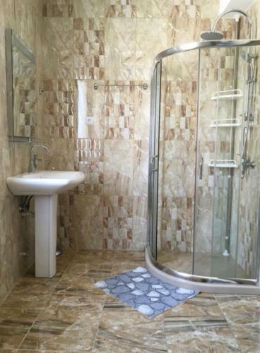 Privat Apartment 90 M2 In Villa Reni