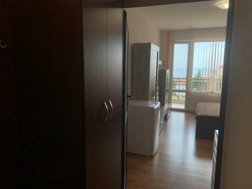 Marina Bay Apart Saint Vlas