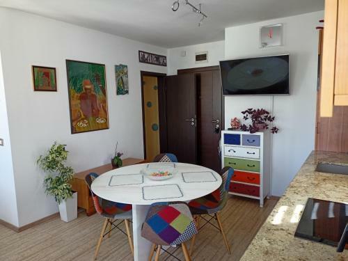 Bright Apartment At A Great Location