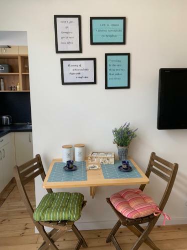 Campbell's Central Apartment