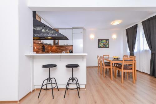 Eleganto - Two Bedroom, Top Central, Stylish Apartment