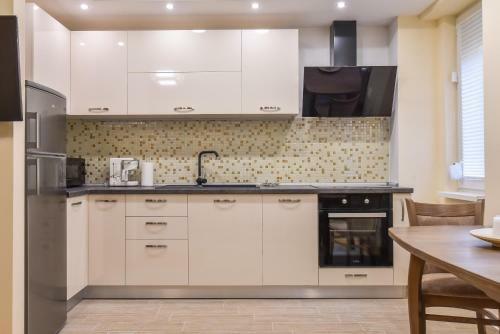 Apartamento ? Kanso Japan ? 2-bdr Central Flat With Balcony