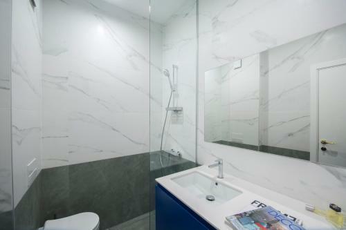The Blue - Two-bedroom Lux Apartment