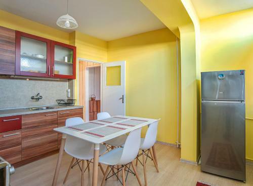 Warm And Spacious 1 Bedroom Apartment