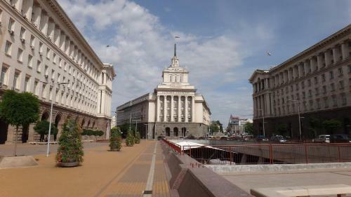 Newly Refurbished Apartment In The City Center