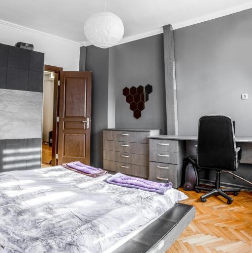 Art District Of Sofia. City Centre Apartment.