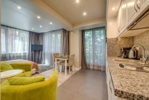 R & R Apartments