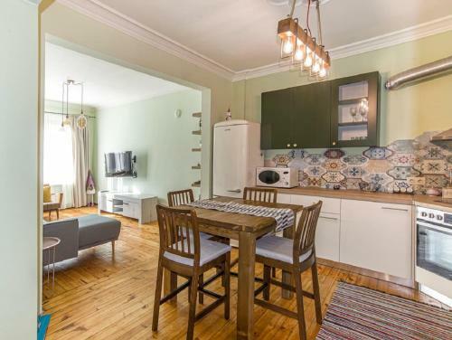 Top Central 2 Bedroom Apartment Next To Ndk