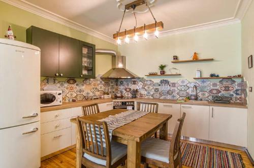 Top Central 2 Bedroom Apartment Next To Ndk