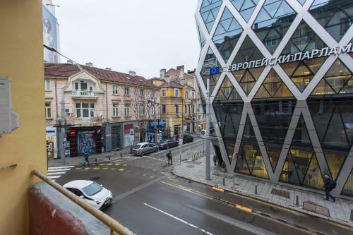 Elegant 2bdr Apartment With A Balcony